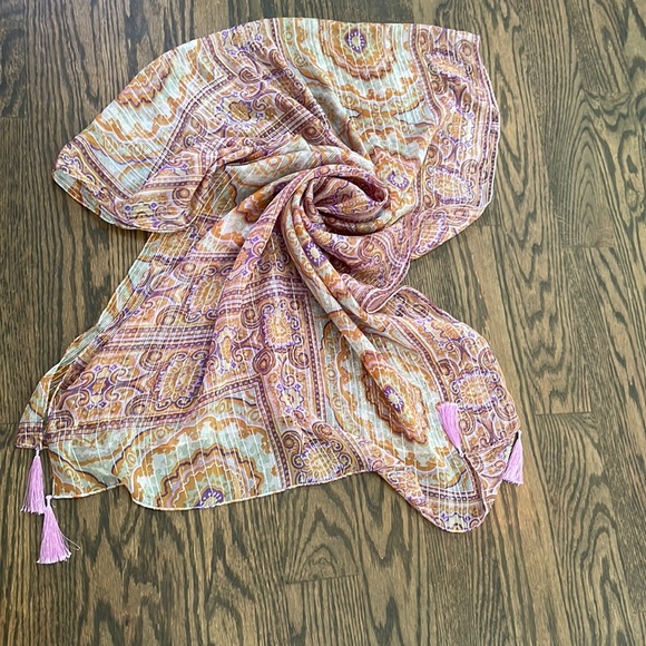 Tasseled scarf - Picture 1 of 6
